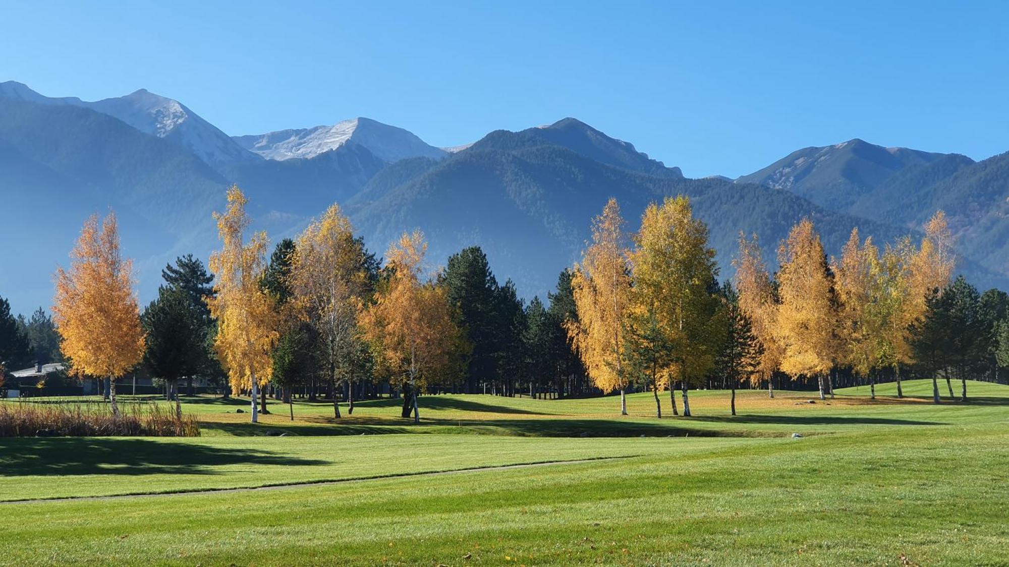 Green Peaks Suite In Pirin Golf & County Club 拉兹洛格 外观 照片